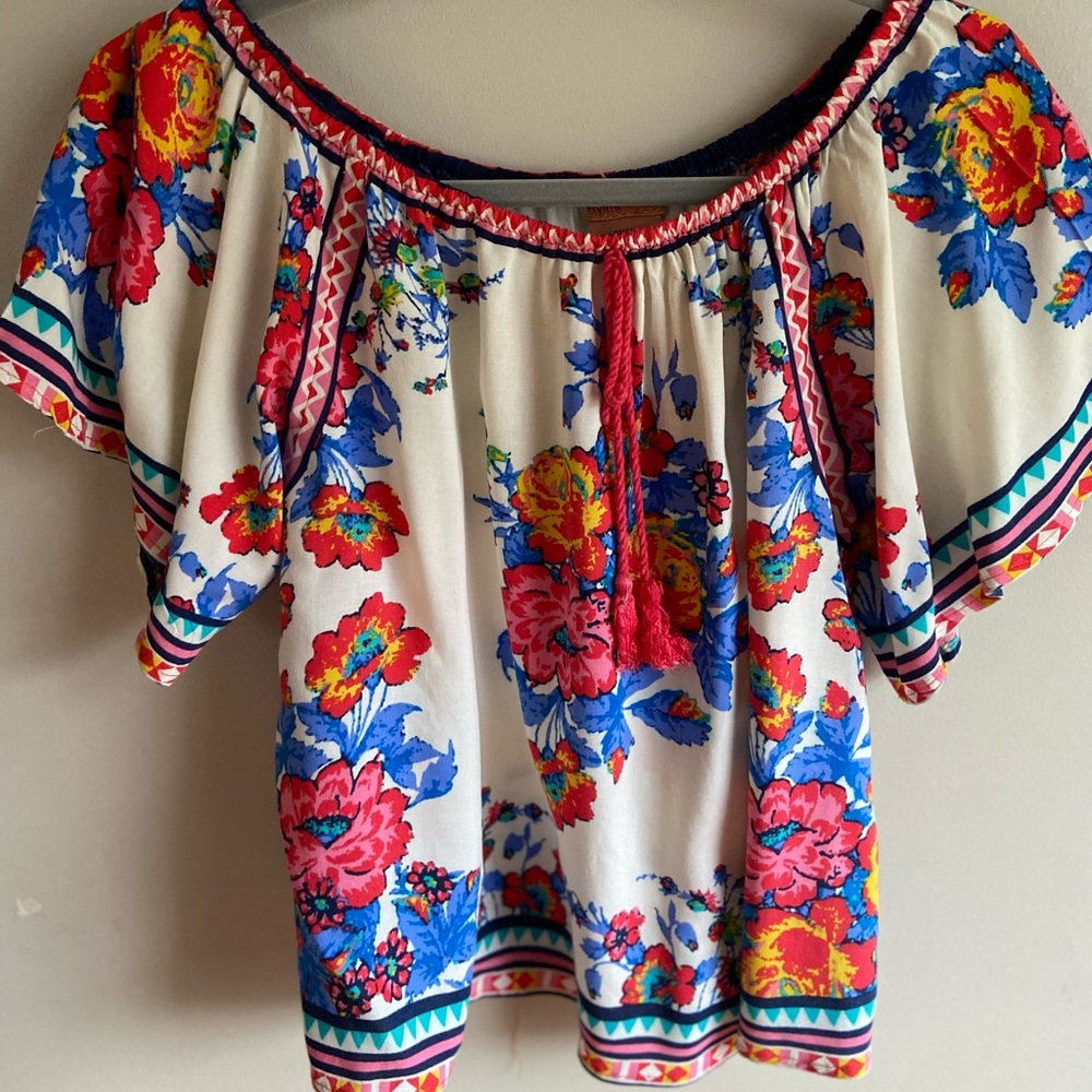 Flattering floral spring blouse. On or off shoulder